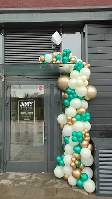 Гирлянда из шаров для салона красоты хром