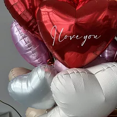 Фонтан из шаров-сердец «I love you» с надписью Love
