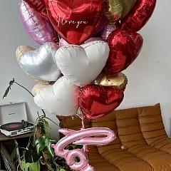 Фонтан из шаров-сердец «I love you» с надписью Love