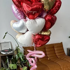 Фонтан из шаров-сердец «I love you» с надписью Love