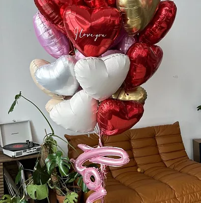 Фонтан из шаров-сердец «I love you» с надписью Love