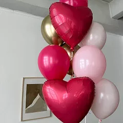 Букет шаров на 8 Марта с бабочкой и прозрачным bubble-шаром «С 8 Марта!»