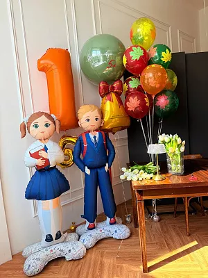 Набор шаров на 1 сентября с ходячими фигурами школьников и фонтаном из шаров