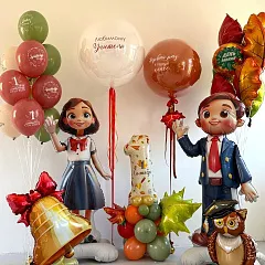 Оформление шарами на 1 сентября с ходячими фигурами и цифрой «1»