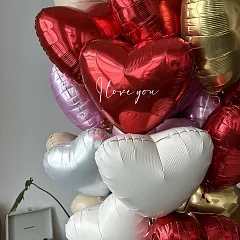 Фонтан из шаров-сердец «I love you» с надписью Love