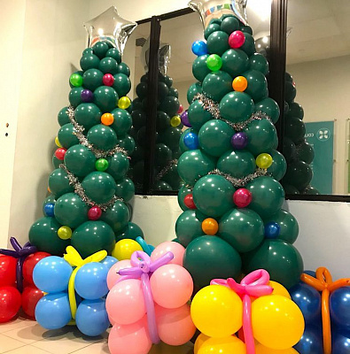 Ёлки из воздушных шаров для оформления помещения