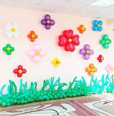 Оформление стены в актовом зале детского сада