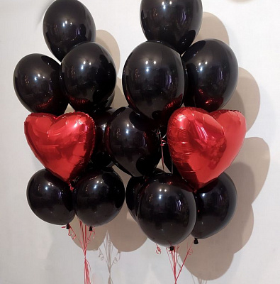 Фонтаны с черными шарами и красными сердцами