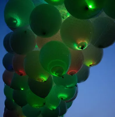 Светящийся воздушный шарик.